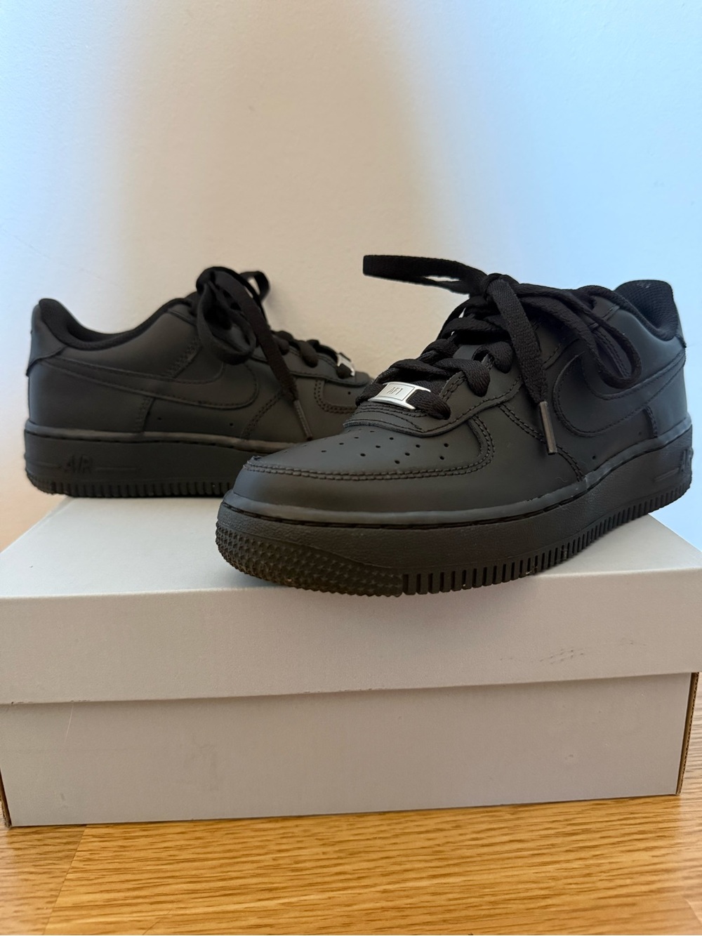 Youth Black Airforce 1’s LE